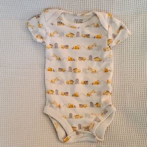 ⭐️ Cute baby boy (or girls) Carter's just one you onesie size newborn NB